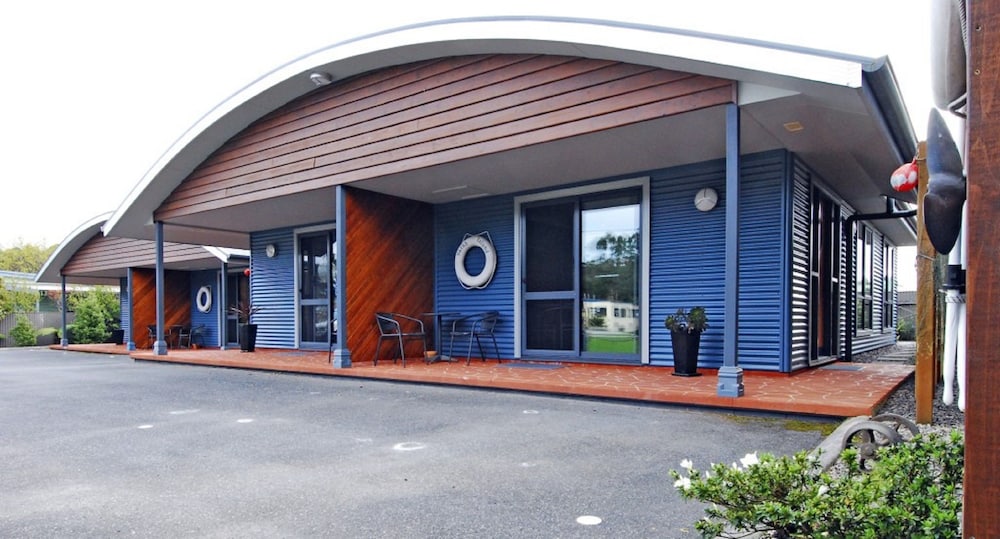 Strahan Bungalows 30/44