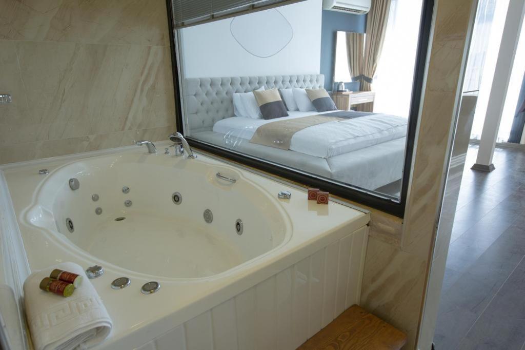 Carpe Diem Hotel 32/33