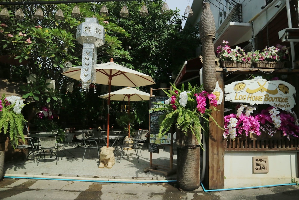 Loghome Boutique 7/71