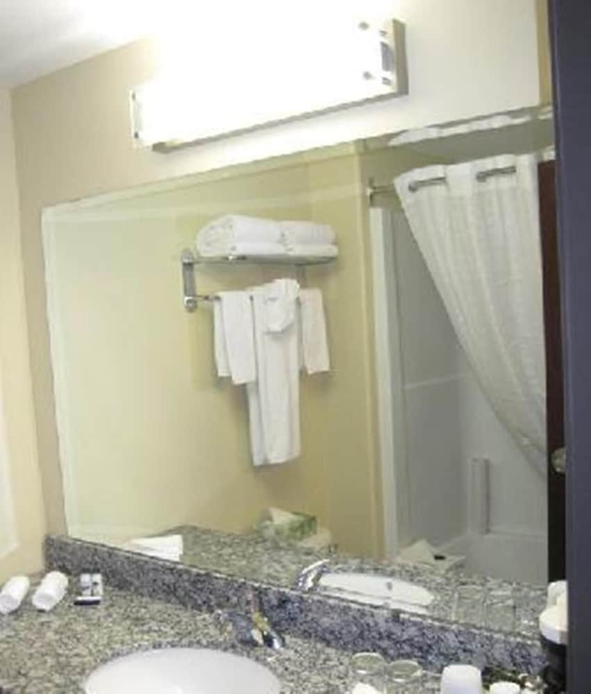 Super 8 By Wyndham Saskatoon Near Downtown 27/46