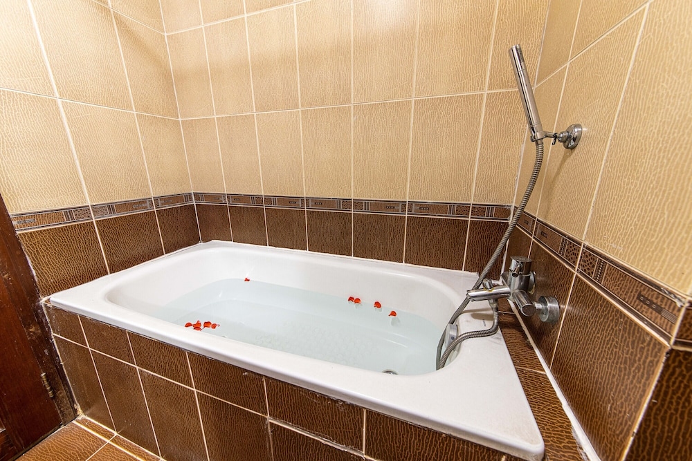 Phong Lan 2 Hotel 48/50