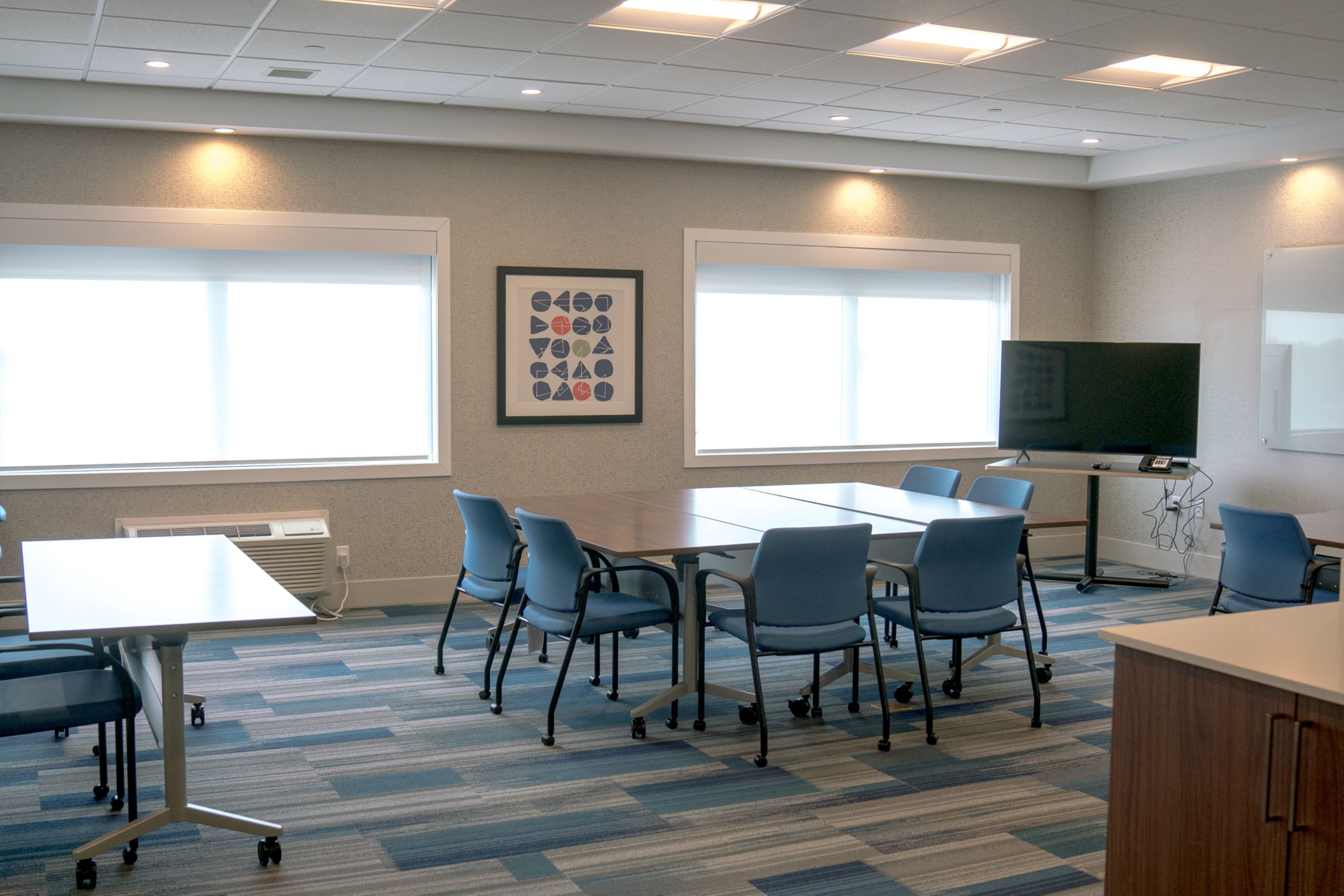 Holiday Inn Express And Suites Brandon 66/74