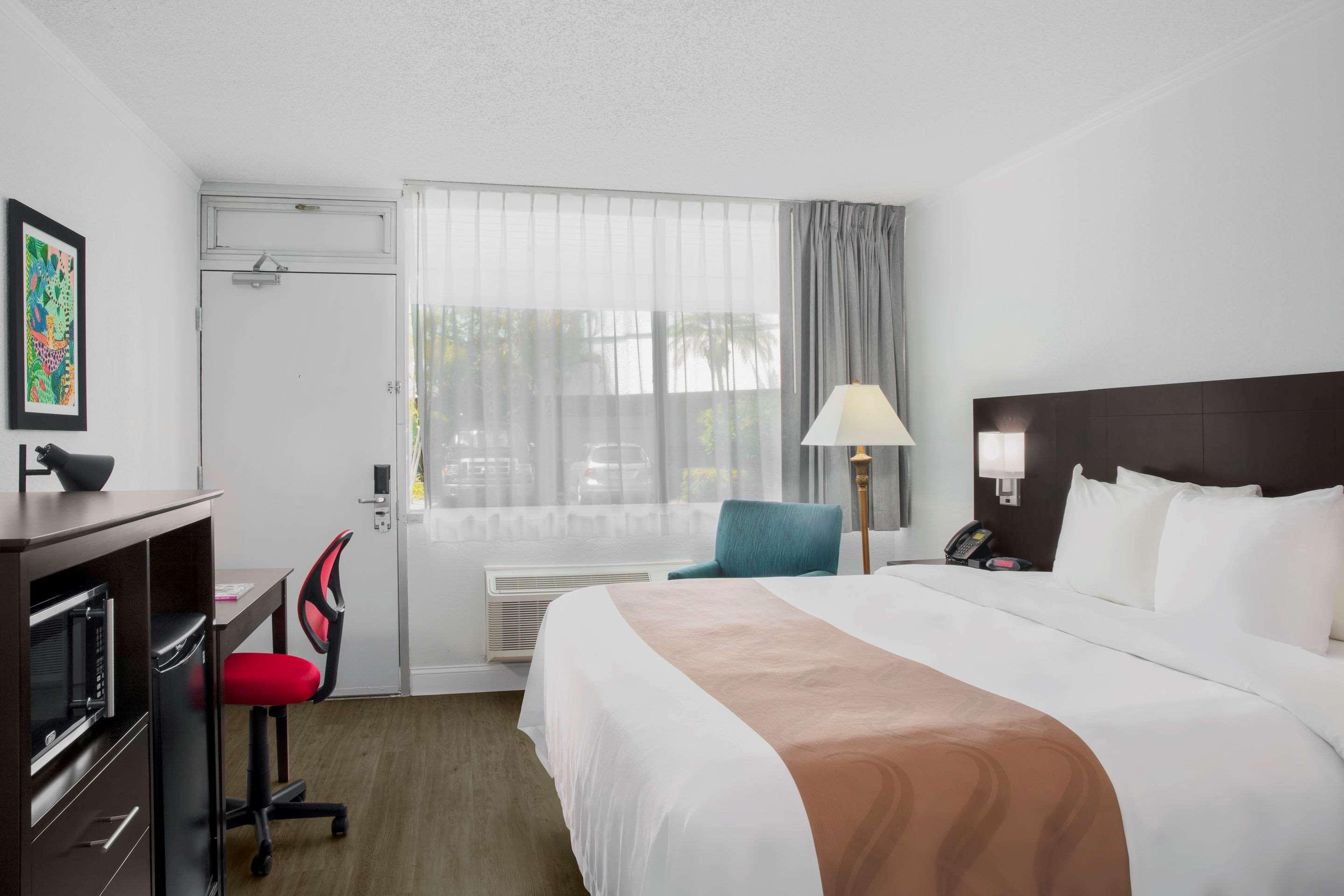 ROOM, KING BED