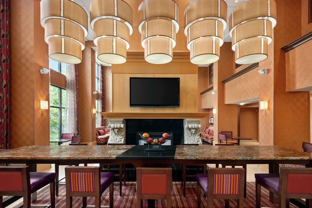 Hampton Inn and Suites by Hilton Langley Surrey 54/72