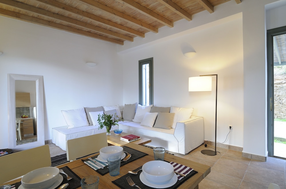 AEGEA BLUE CYCLADITIC RESORT(FOMERLY AEGEA BLUE VILLAS AND SUITES) 40/72