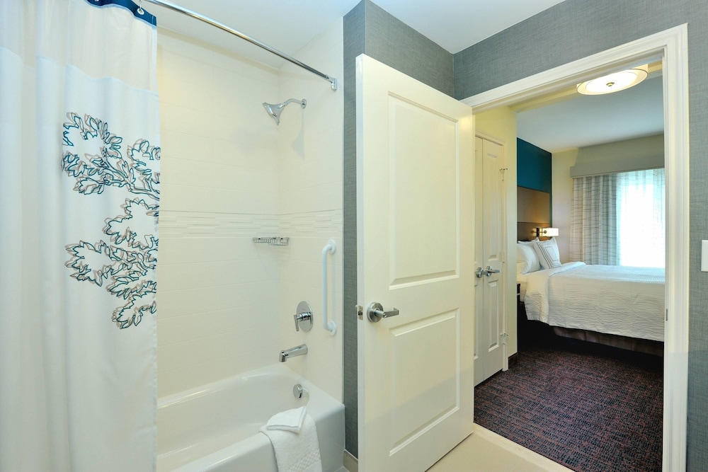 جناح بسرير كينج بغرفة نوم واحدة مع أريكة، RESIDENCE INN HOUSTON TOMBALL 7/7