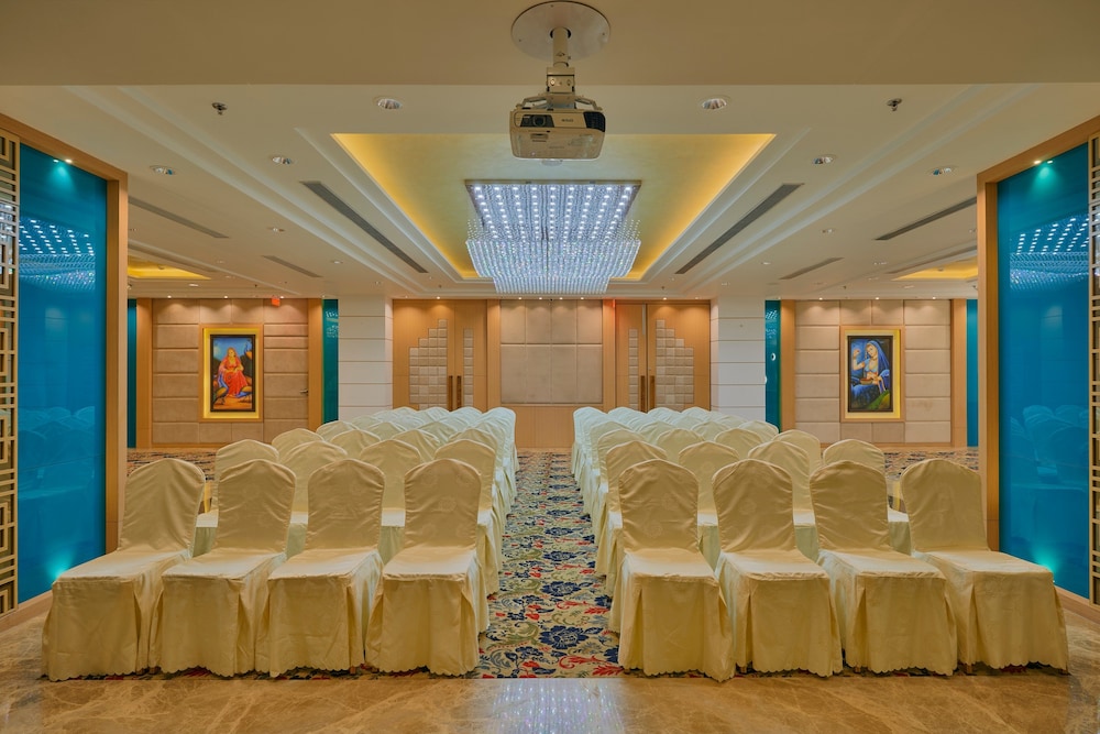 Blu Feather Hotel & Spa 54/69