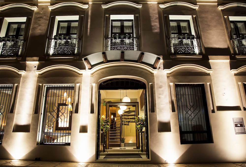 Plaza Gallery Hotel & Boutique 2/70