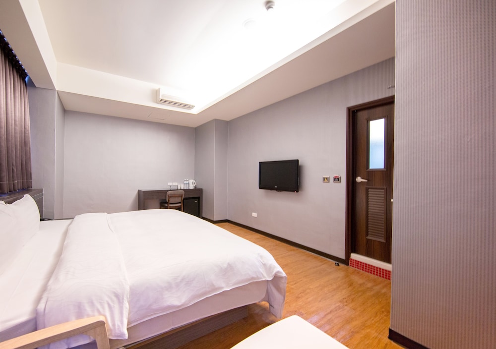 Military 75 Hotel 26/70