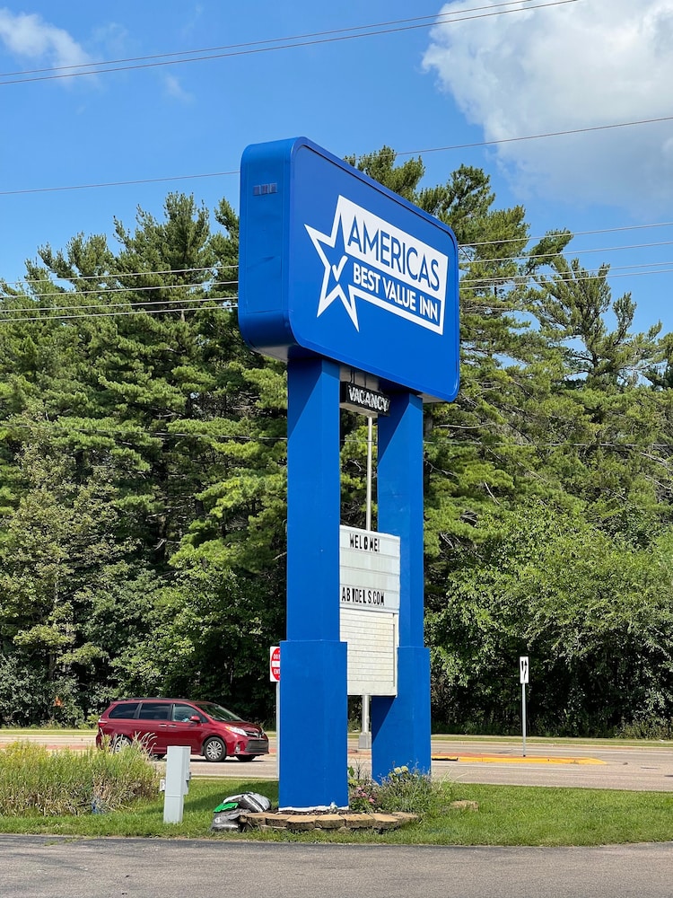 Sleep Inn & Suites Wisconsin Dells - Lake Delton image