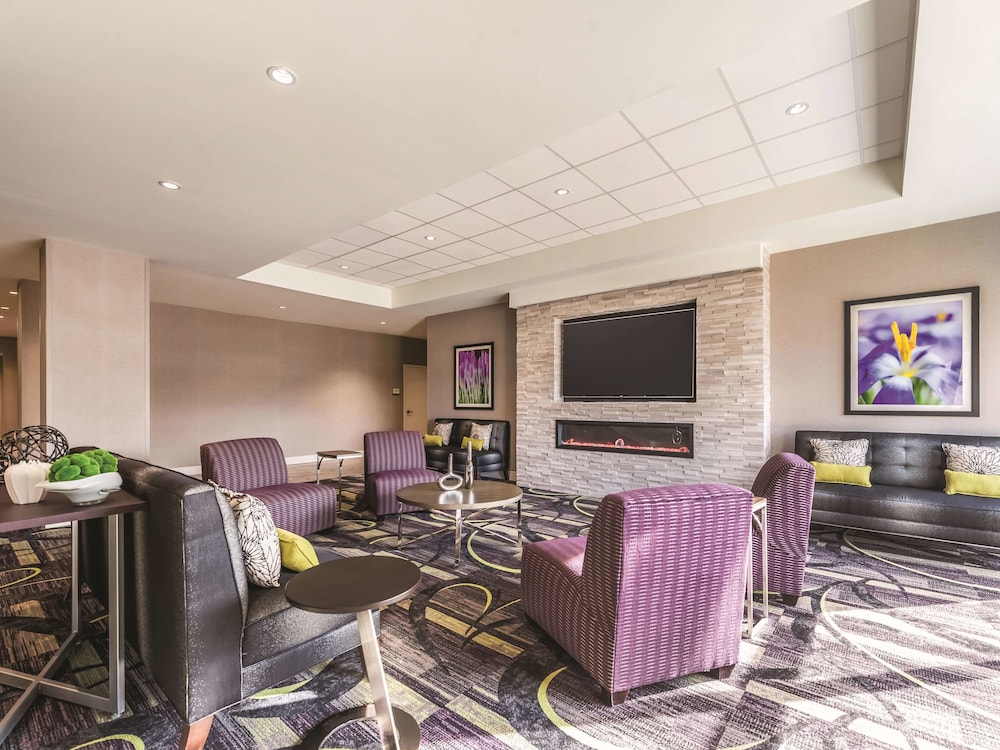 La Quinta Inn & Suites by Wyndham Cincinnati Sharonville 30/45