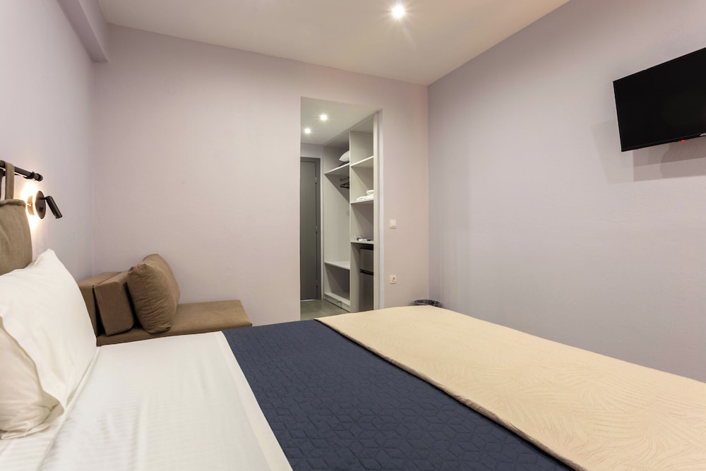 غرفة بسريرين منفصلين مع أريكة، Wilde Rose Hotel 4/10