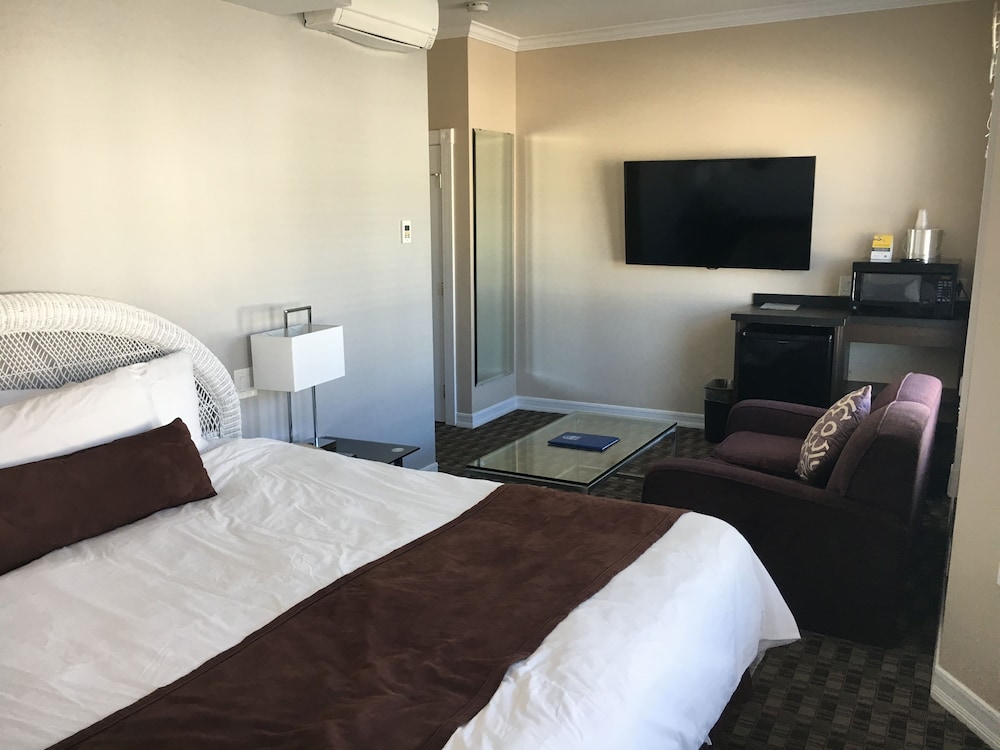 Glenmore Plaza Hotel 9/59