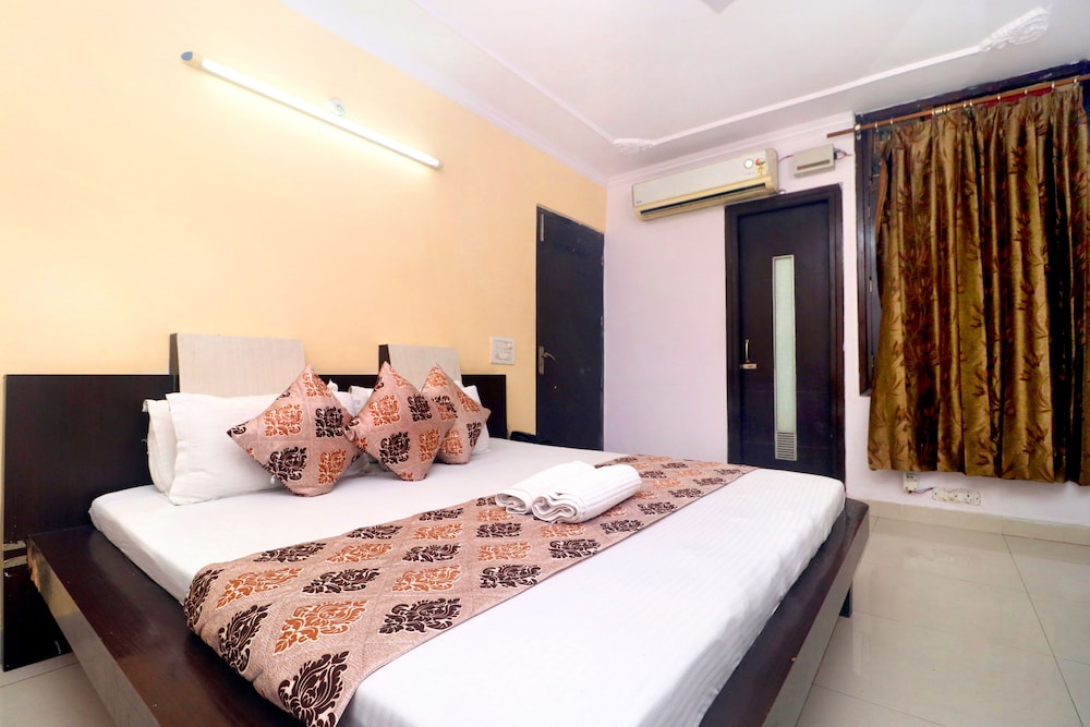 Gurjeet Hotel 4/18