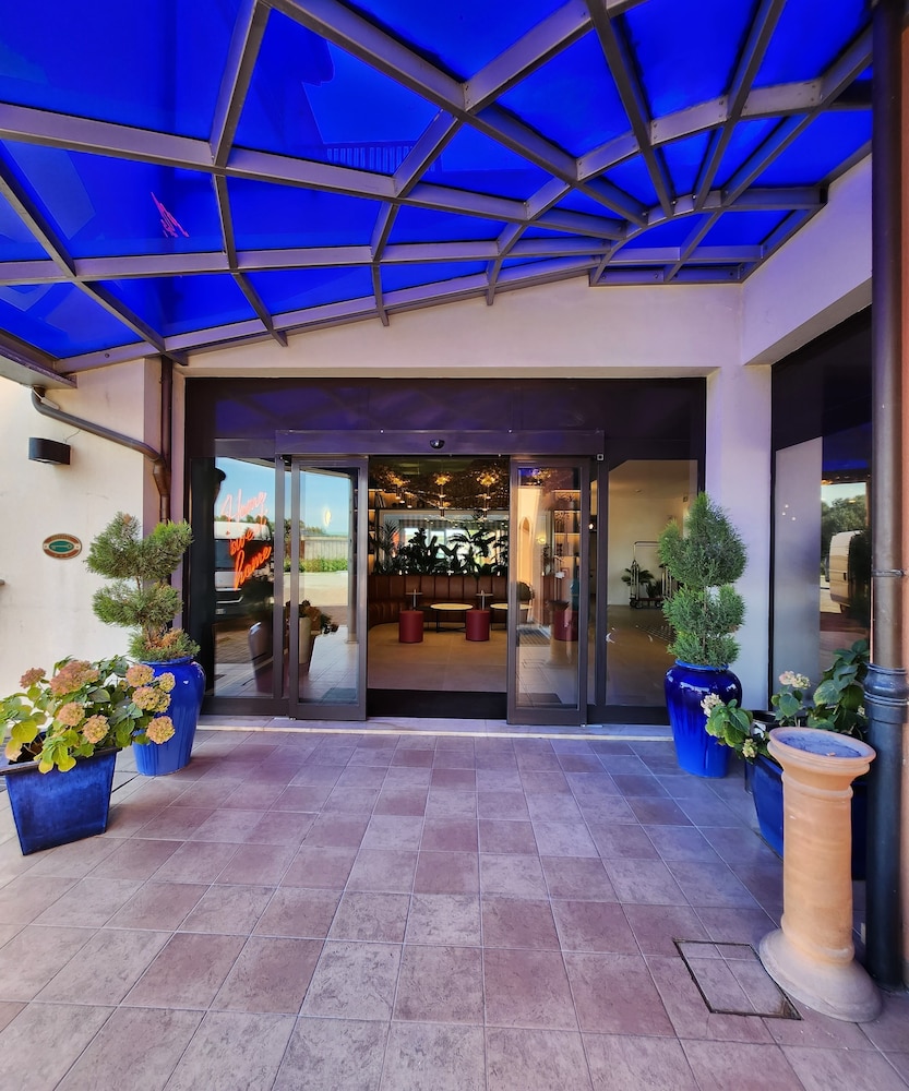 Bleis Hotel 4/50