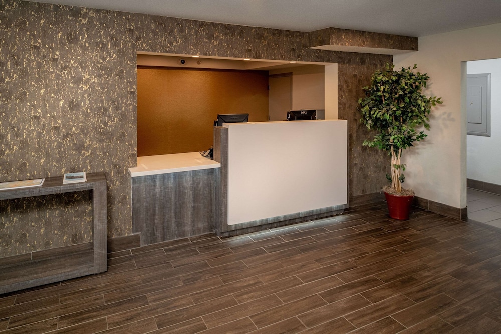 Clarion Pointe Beckley, WV 5/55