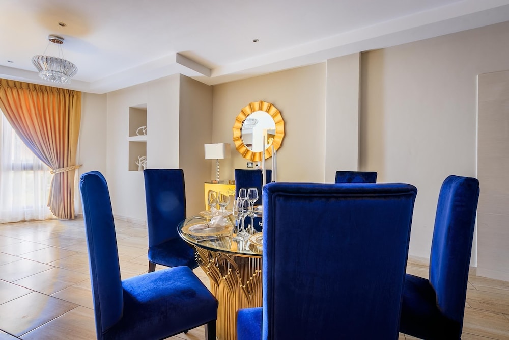 Oak Plaza Suites 12/66