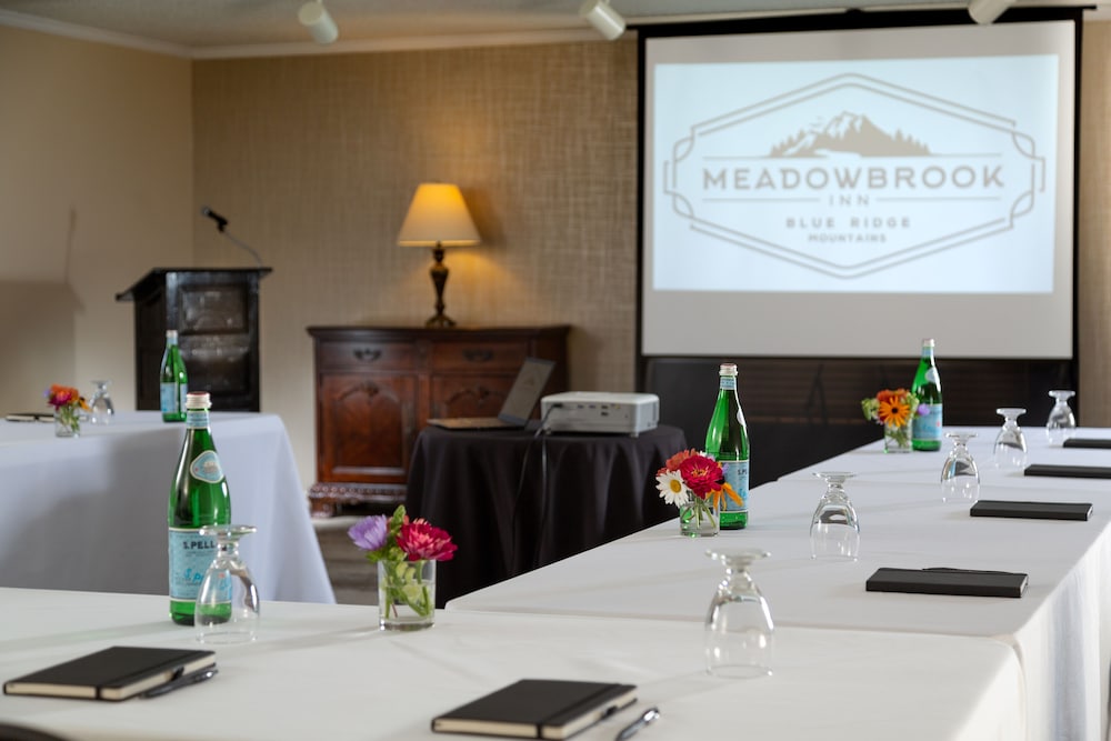 Meadowbrook Inn And Suites 4/45