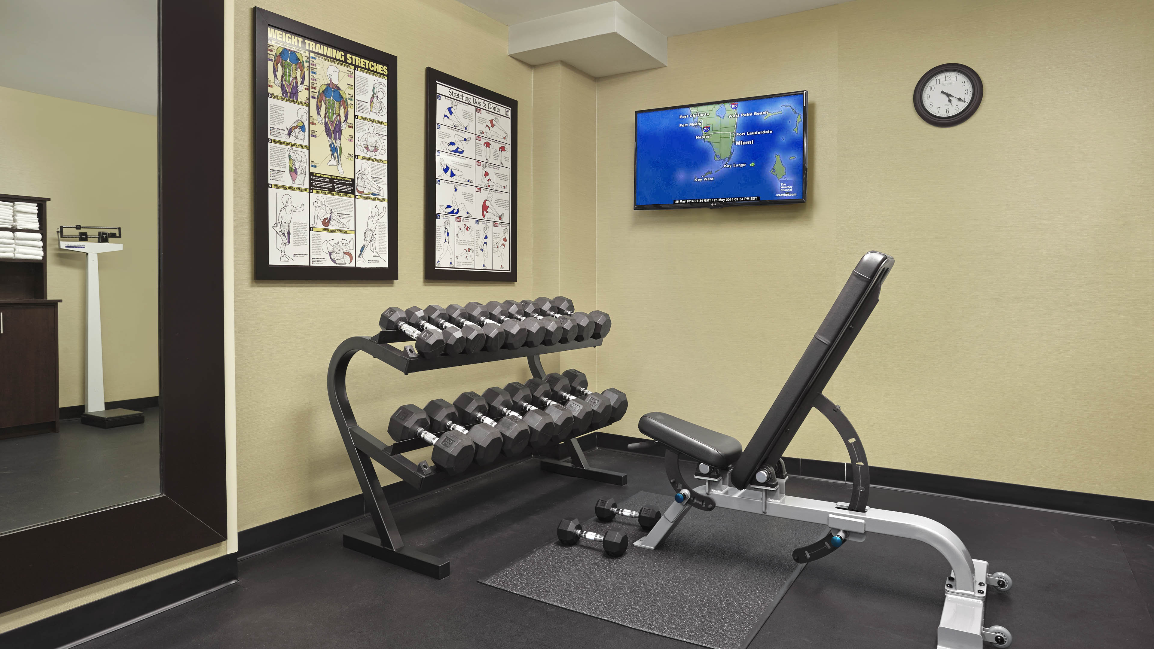 Holiday Inn Express and Suites Naples Downtown 36/64