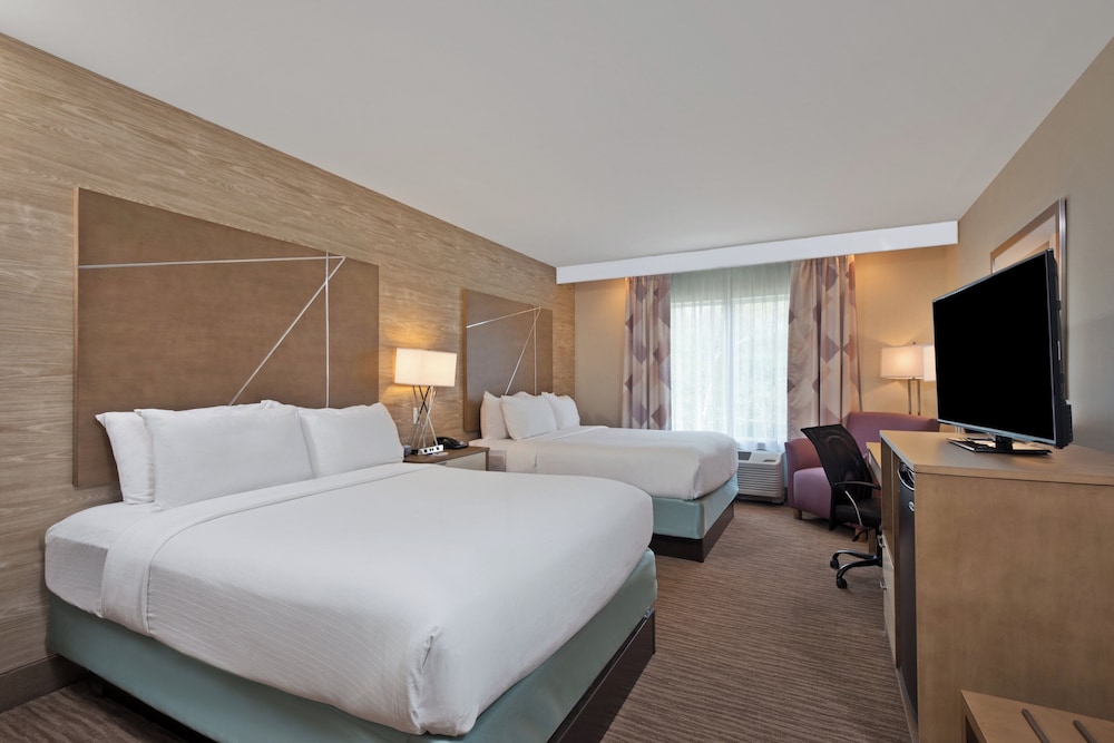 Holiday Inn Express & Suites Harrisburg S - New Cumberland 33/72