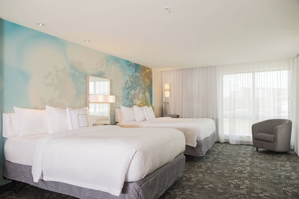 Room, 2 Queen Beds, River View, Accessible