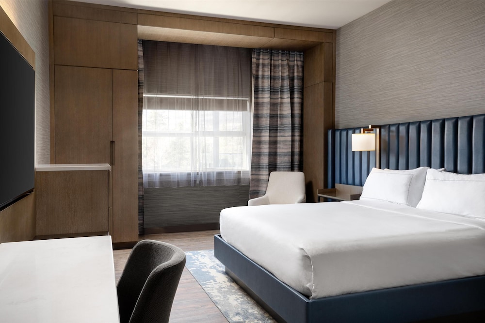 ROOM, KING BED