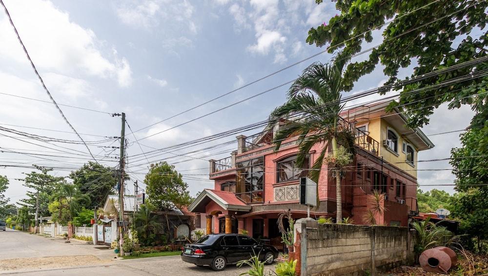 OYO 426 Coco Grove Tourist Inn 10/34