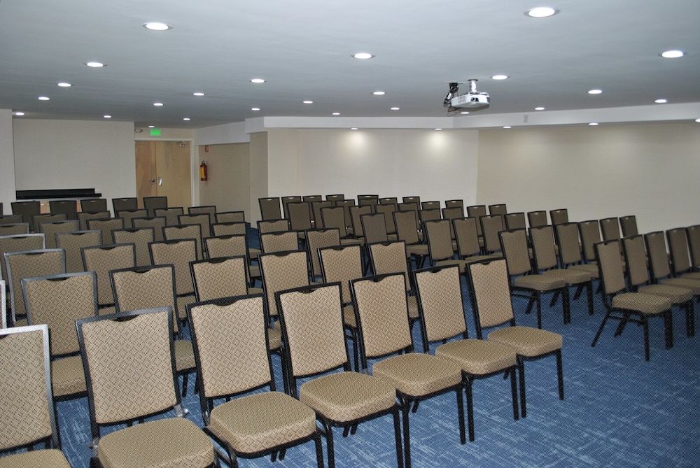 Holiday Inn Express Toluca 39/48