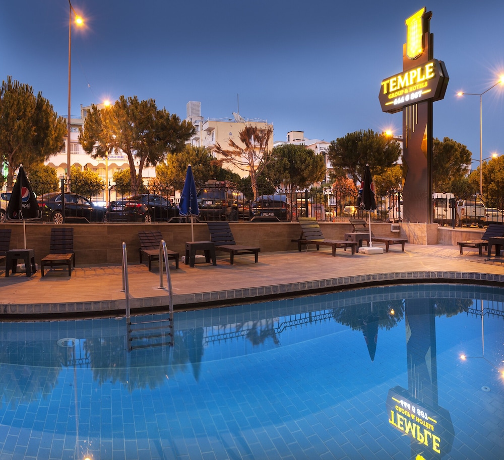 Temple Hotel 24/40