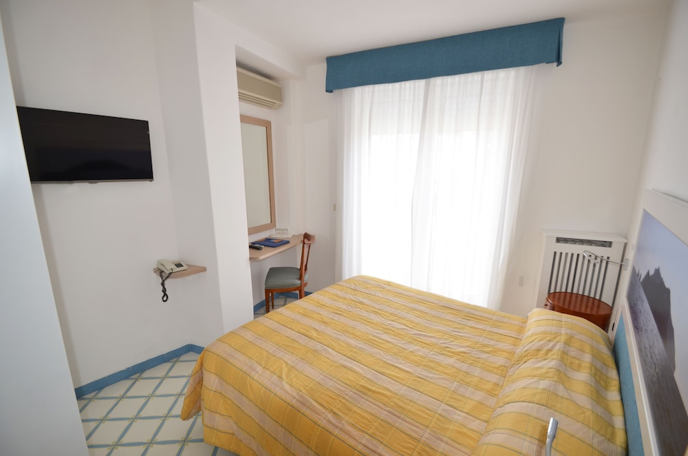 Hotel Gatto Bianco 36/46