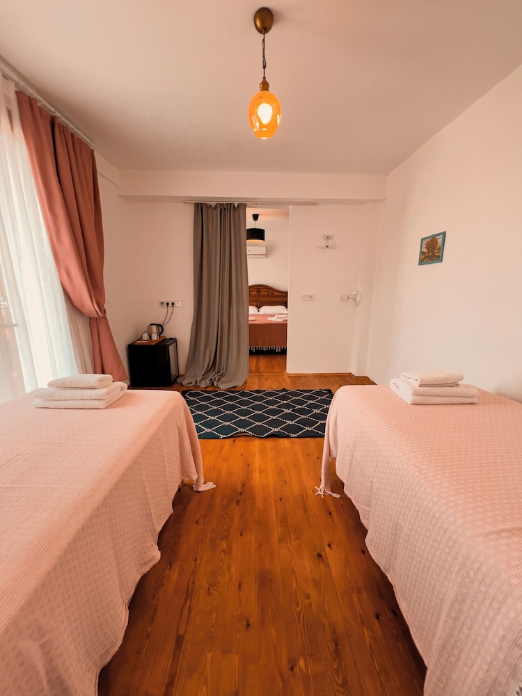Alice Tatil Evi 4/30