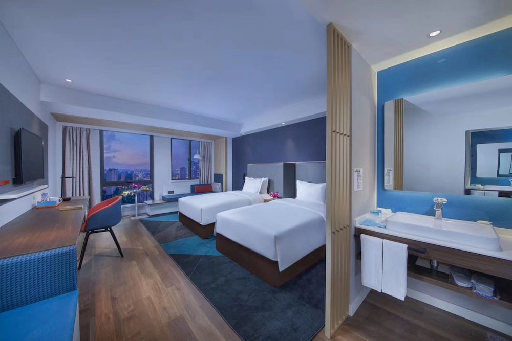 Holiday Inn Express Wuhan Optical Valley 23/63