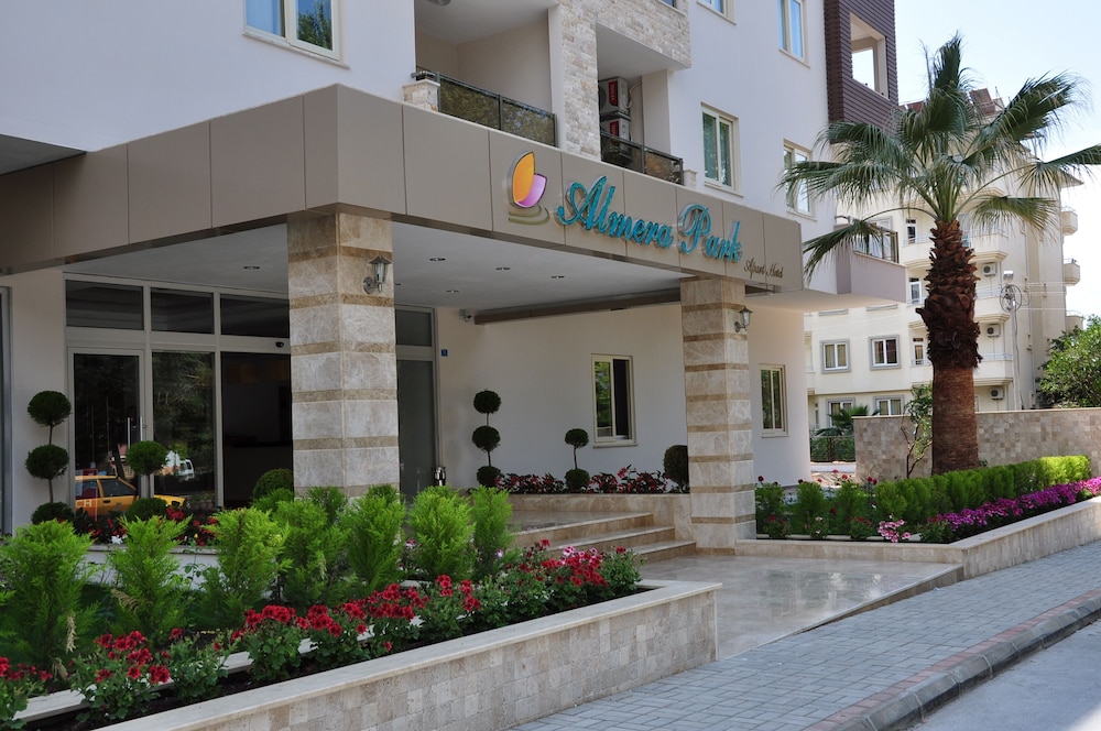 Almera Park Apartments 65/73