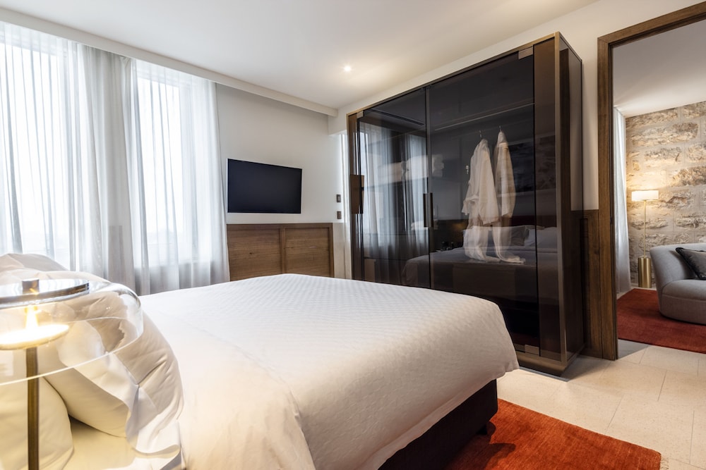 2 Bedrooms, Heritage, Suite, Single Bed