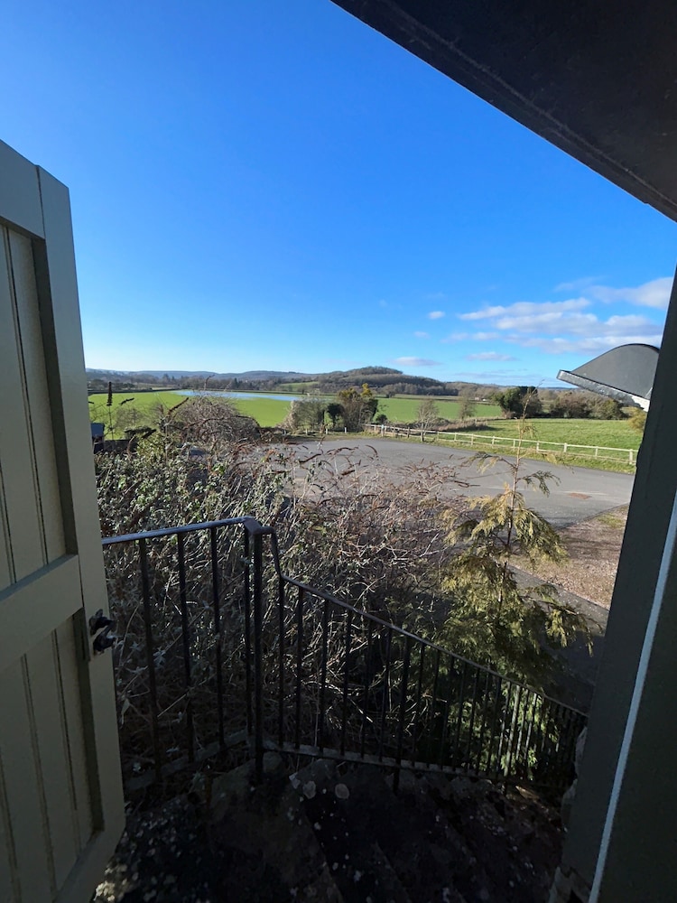 England's Gate And Coachhouse 26/34
