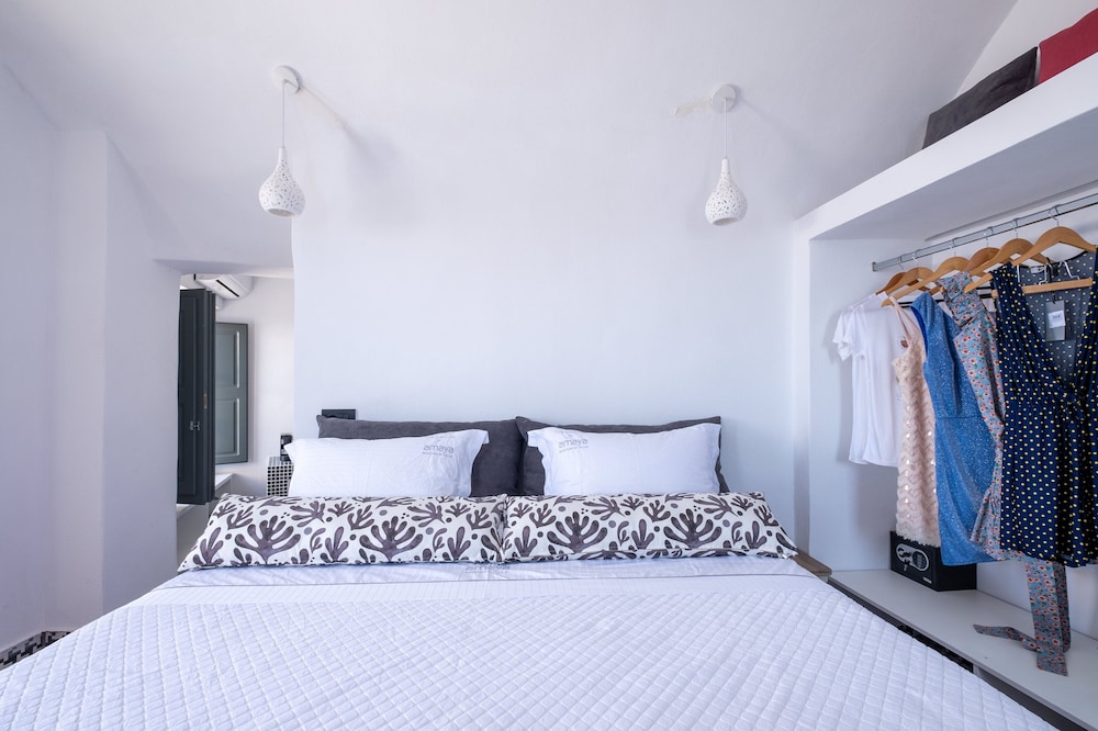 Interior, Glamour, Villa, Queen Bed, Caldera View, Indoor Jetted Tub