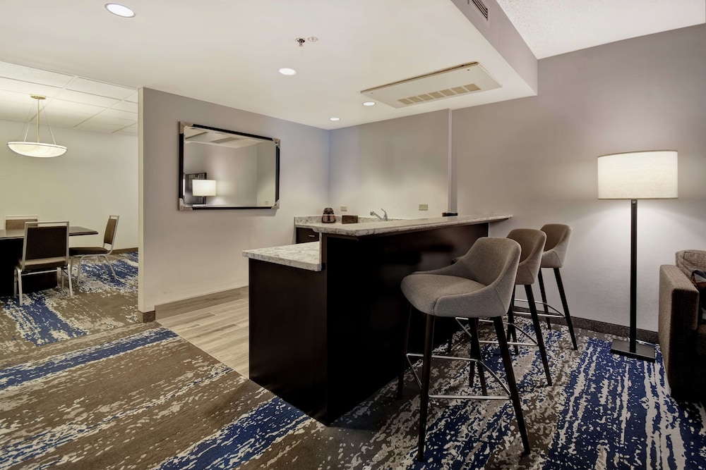 Embassy Suites Charleston 48/58