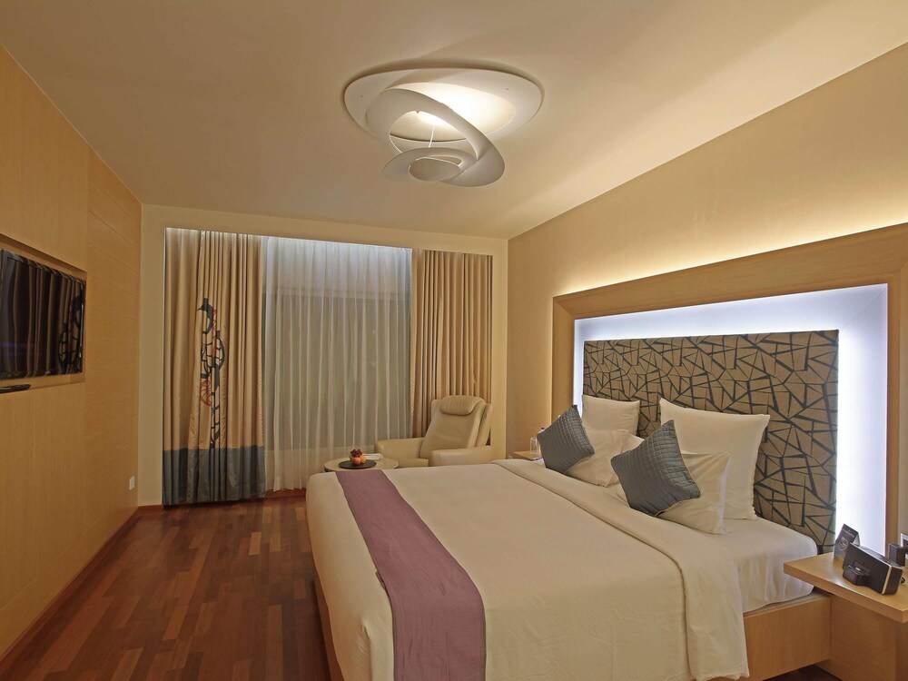 Novotel Visakhapatnam Varun Beach Hotel 18/75
