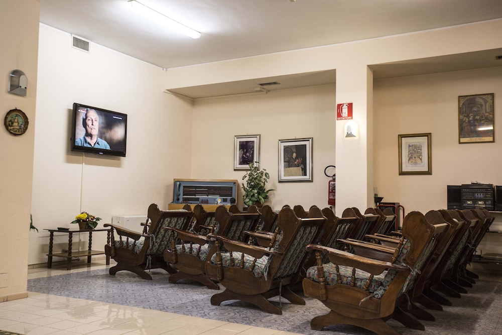 Istituto Piccole Ancelle Di Cristo Re 17/41