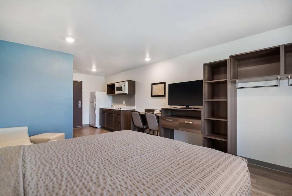 Standard, Queen Bed, Sofa