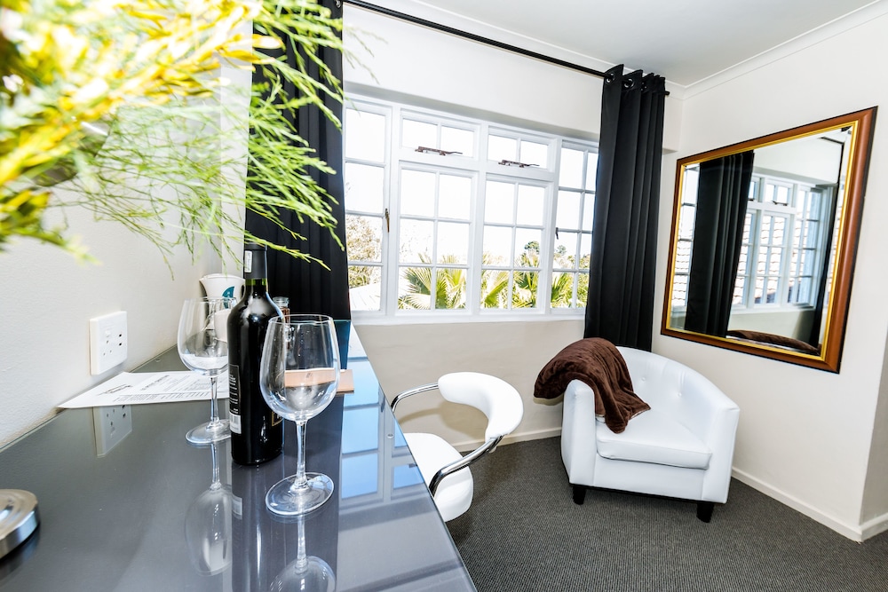 Le Petit Chateau 23/50