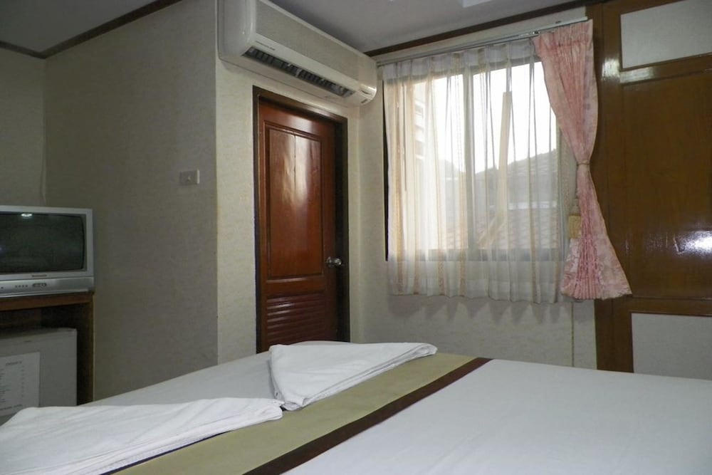ROOM, DOUBLE BED, WITH VIEW