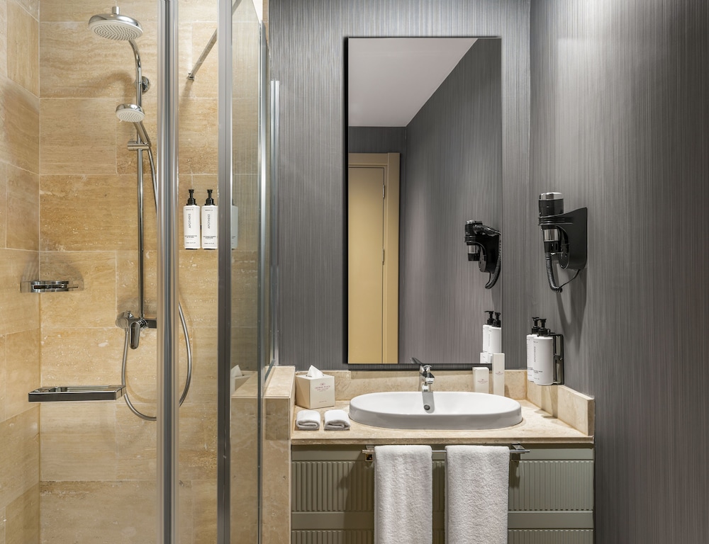 Crowne Plaza Istanbul Tuzla Viaport Marina 12/82