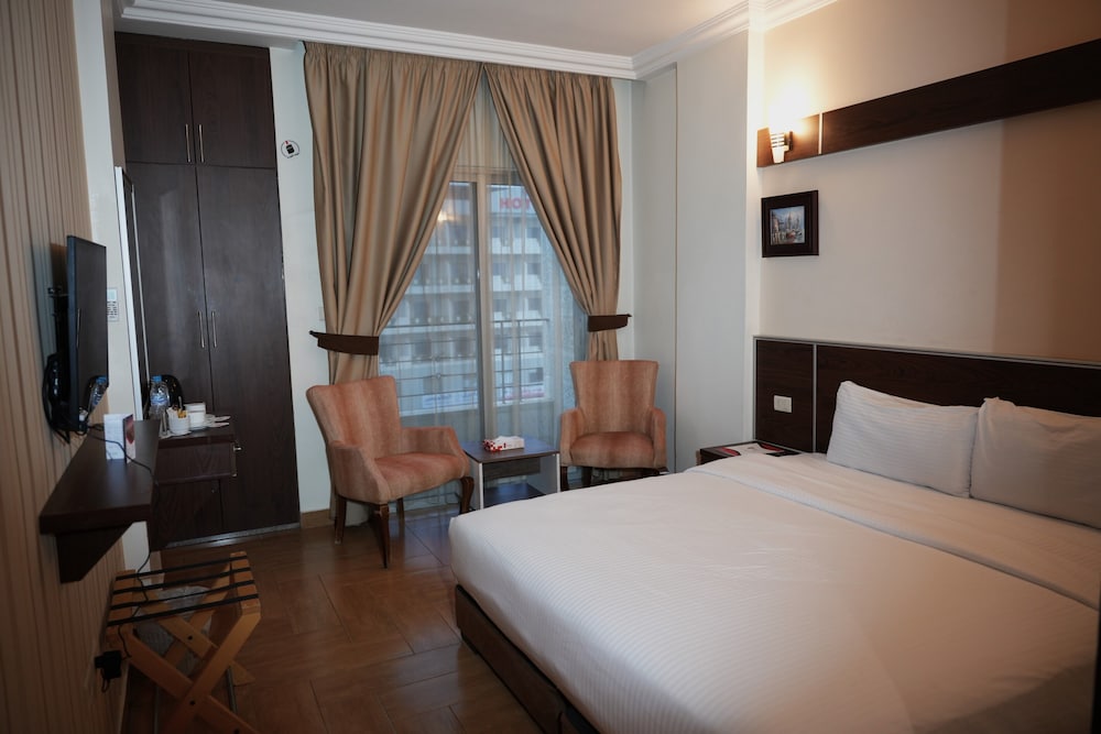 Ream Hotel 7/50