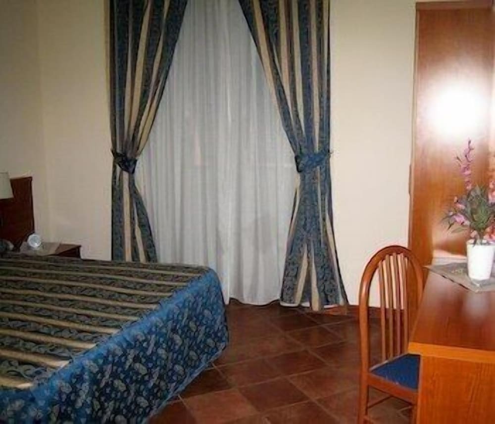 Hotel Maryelen 2 22/50