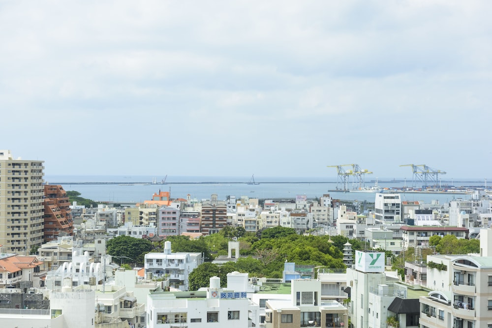 Nishitetsu Resort Inn Naha 67/72