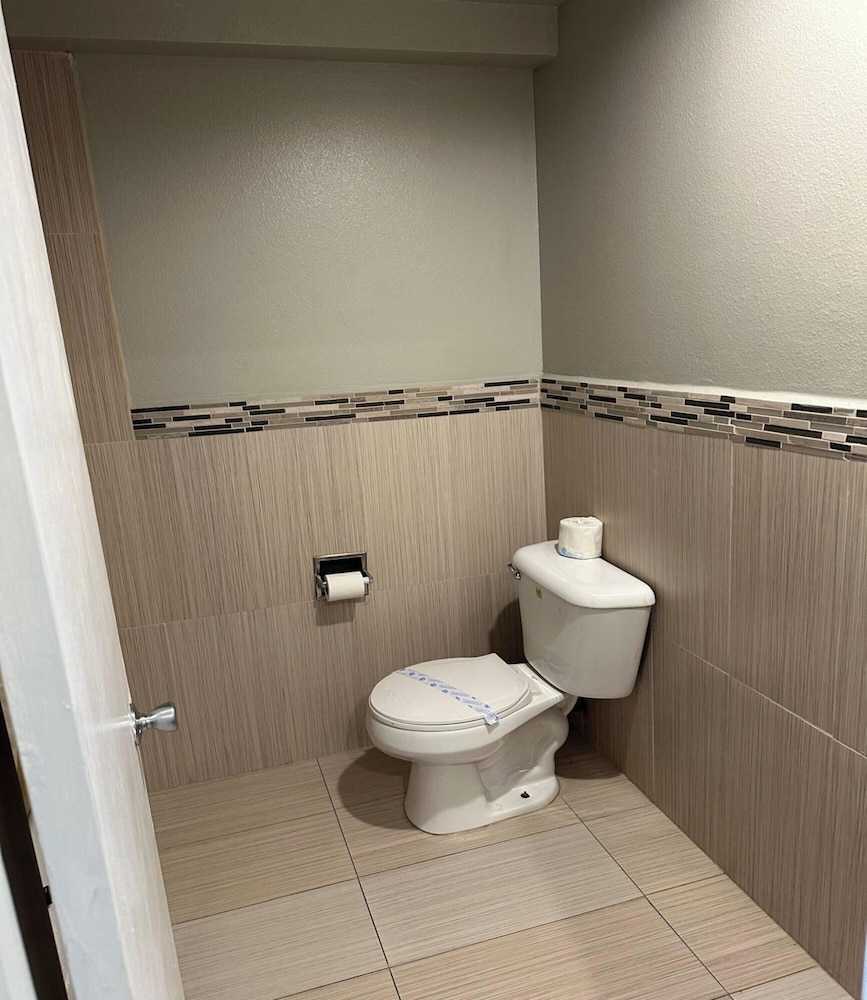 Heritage Inn And Suites 53/58