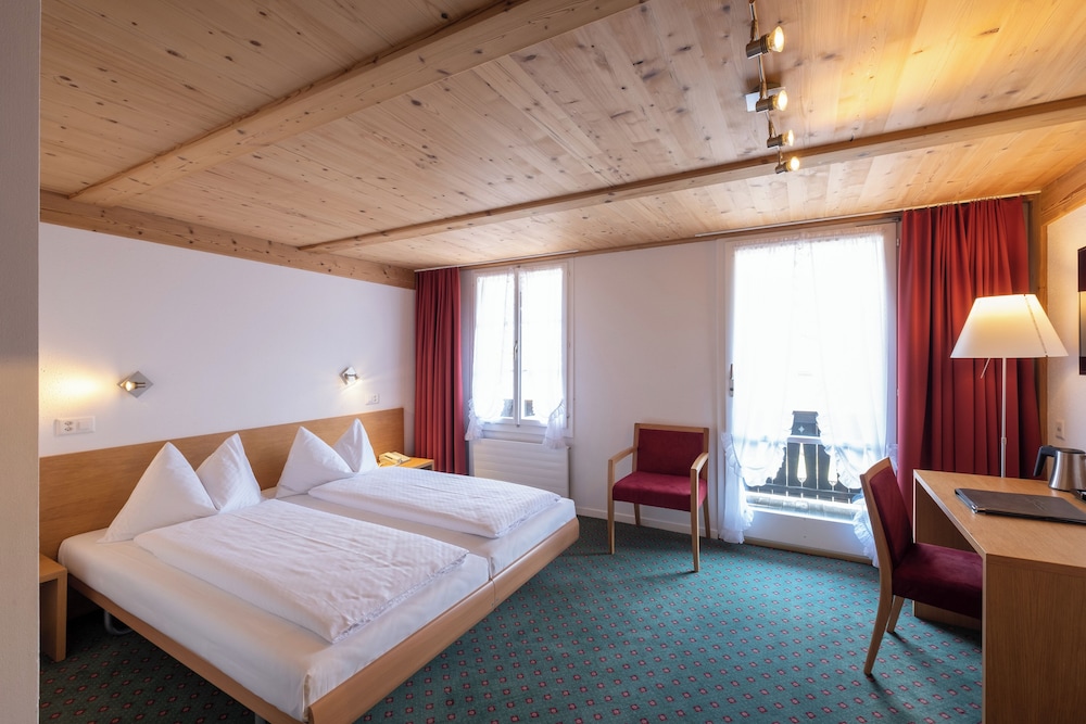 Chalet Swiss Hotel 12/50