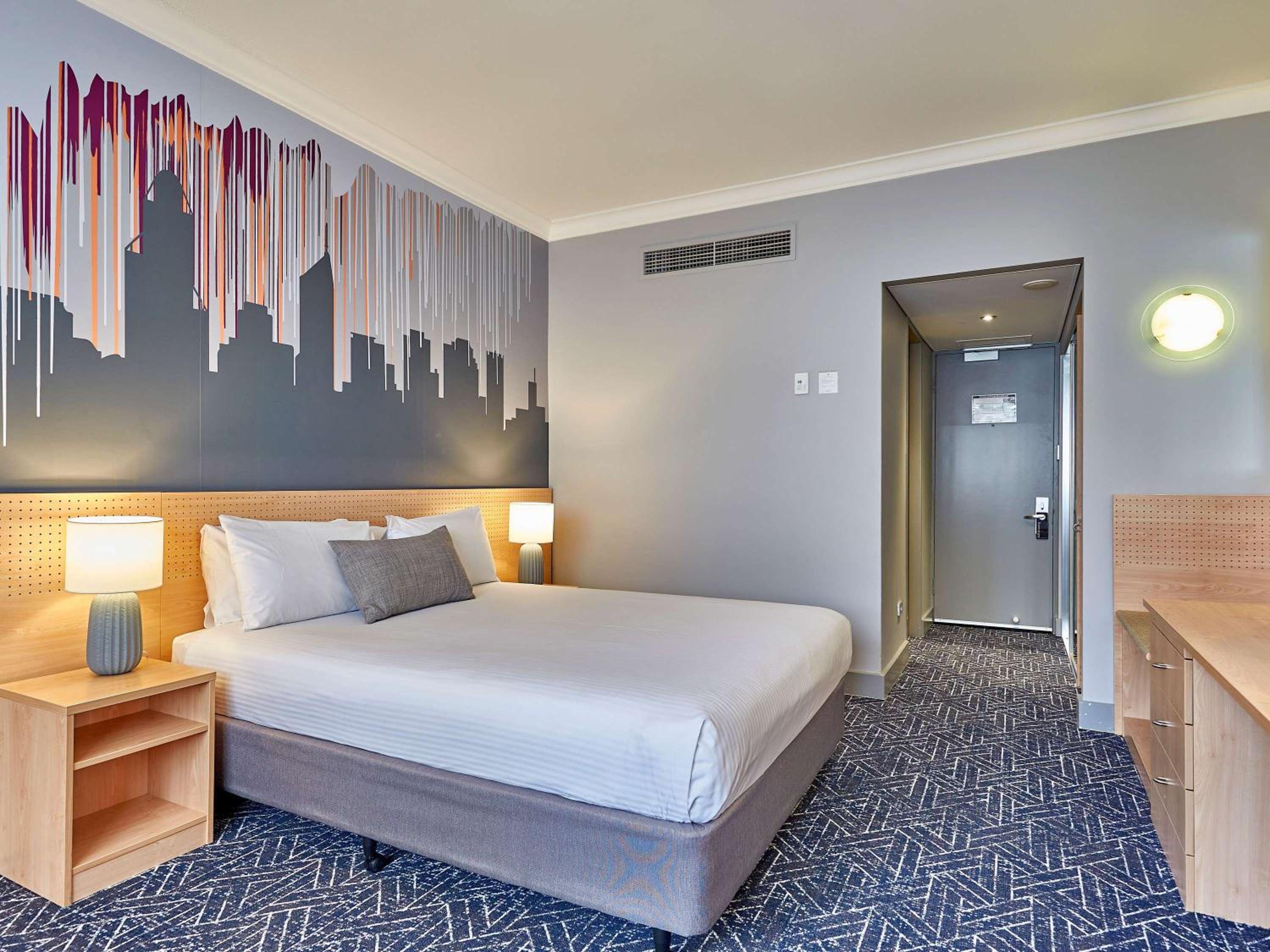 Superior, King Bed, Queen Bed