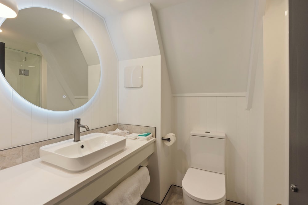 SUPERIOR, FAMILY, SINGLE, KING AND TWIN BEDS, WITH VIEW